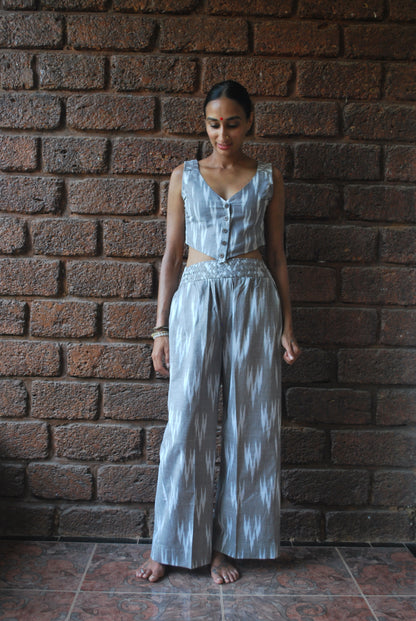 'jhagjhagu' crop vest with shoulder strap weaving