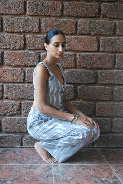 'jhagjhagu' crop vest with shoulder strap weaving