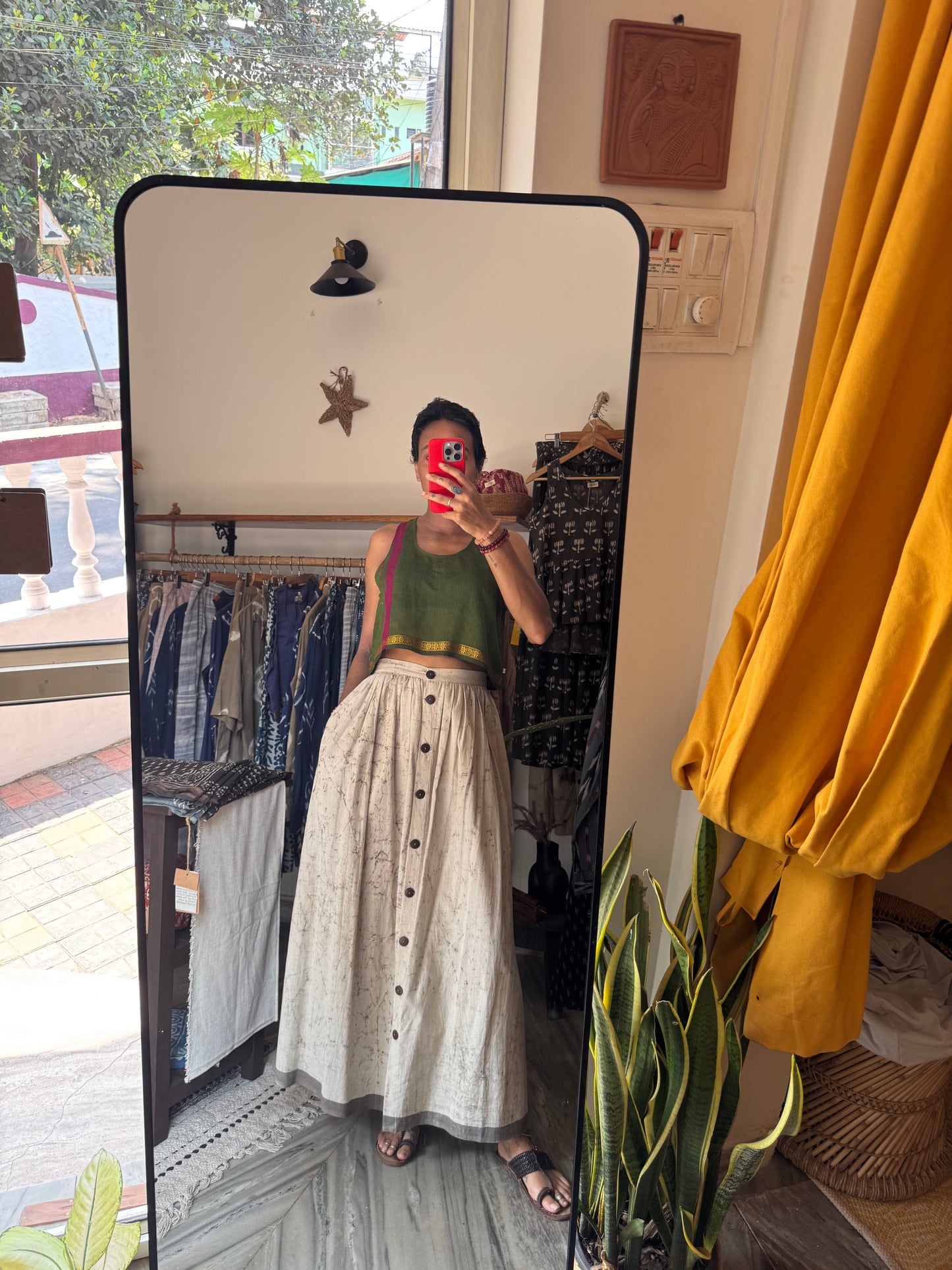 'morjim comfy crop' in olive green handloom