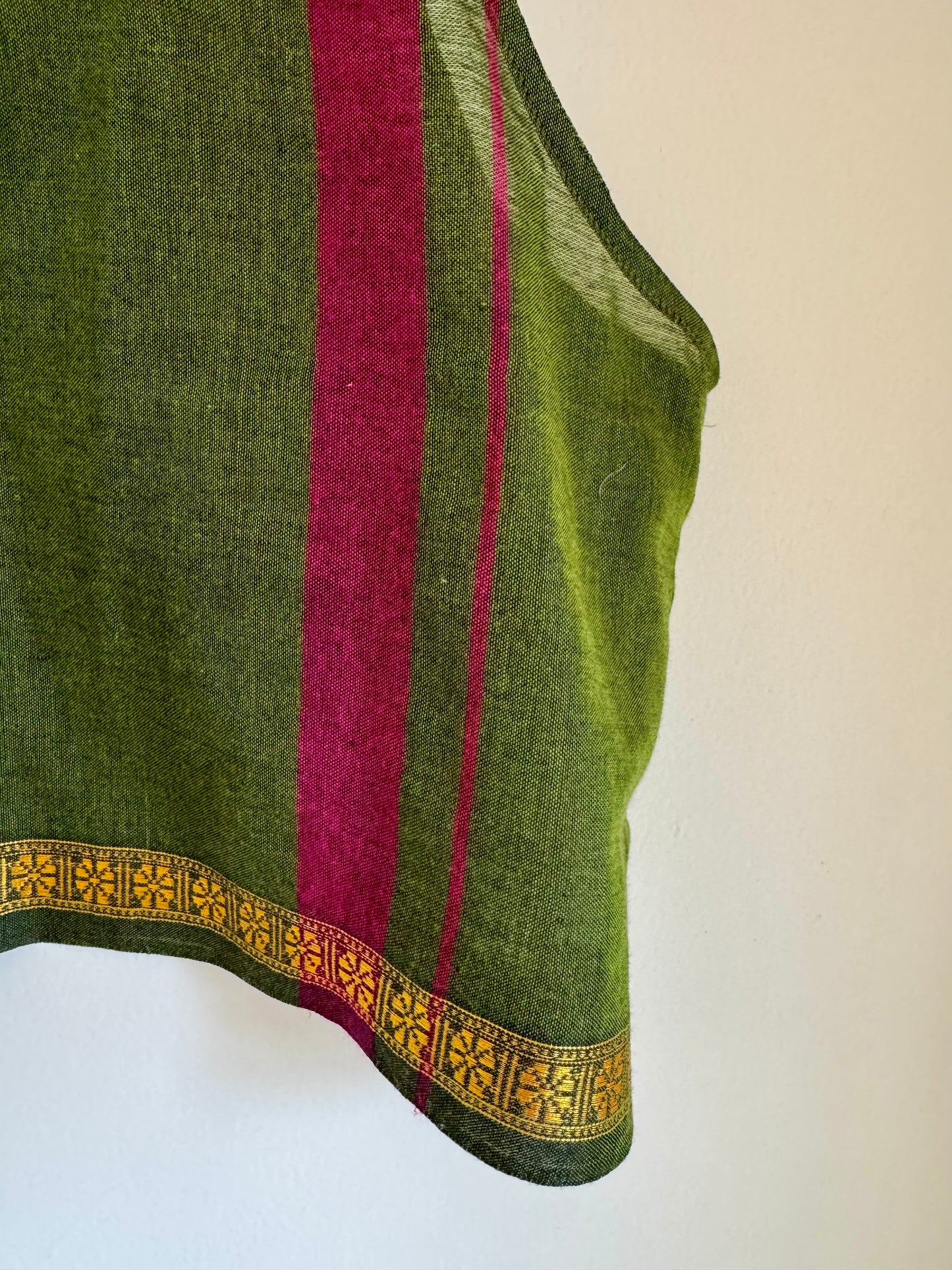 'morjim comfy crop' in olive green handloom